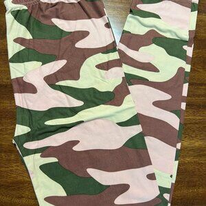 New Women's Strawberry Pink Camo Full Length Buttery Soft Leggings PS or Xplus